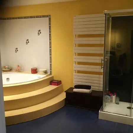 Maison charentaise avec piscine 10 couchage * Brie (Charente)