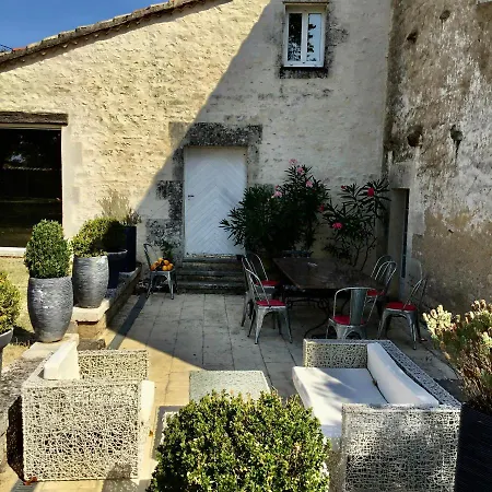 Villa Maison charentaise avec piscine 10 couchage Brie (Charente)